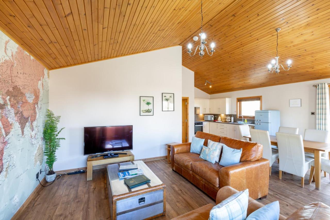 Douglas Fir Lodge With Hot Tub Near Cupar Fife Luthrie Exterior photo