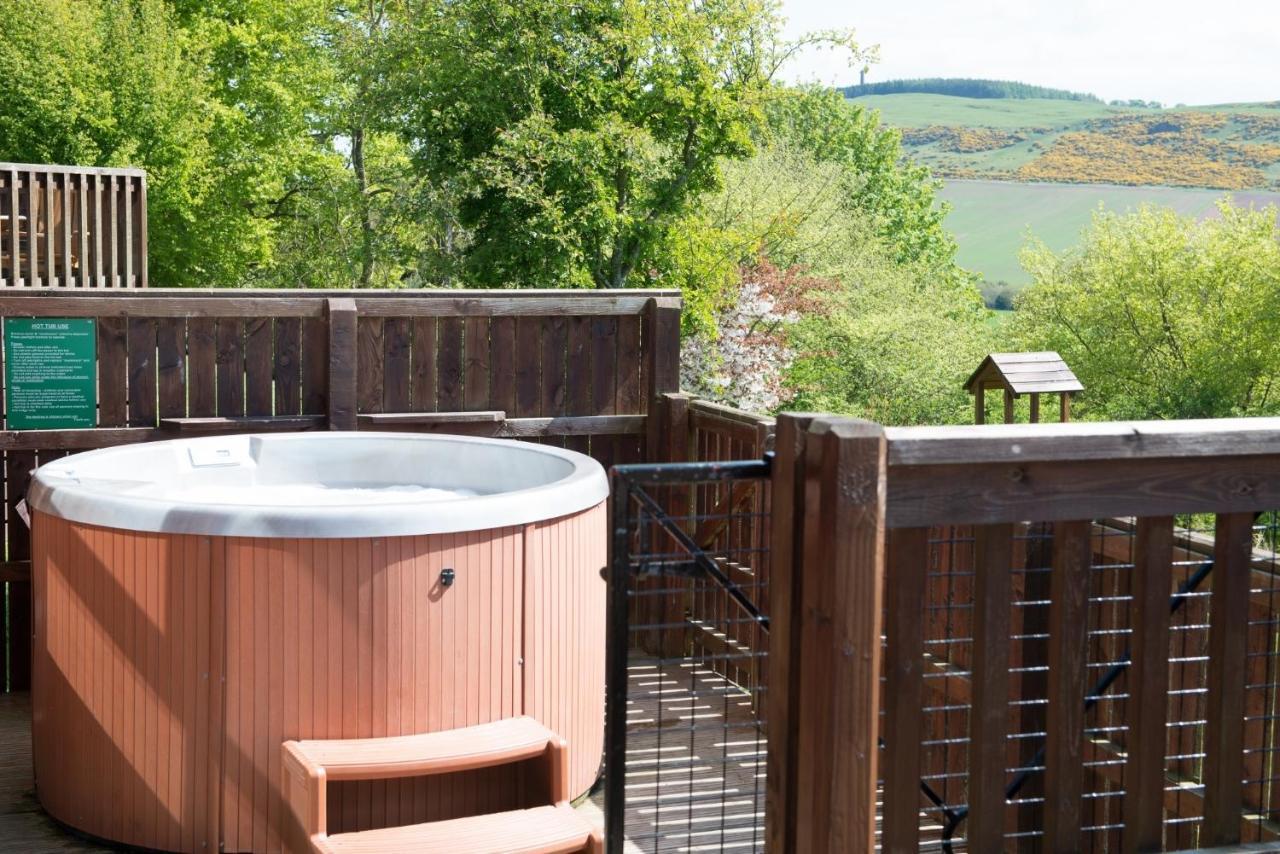Douglas Fir Lodge With Hot Tub Near Cupar Fife Luthrie Exterior photo