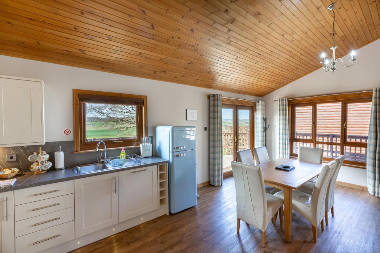 Douglas Fir Lodge With Hot Tub Near Cupar Fife Luthrie Exterior photo